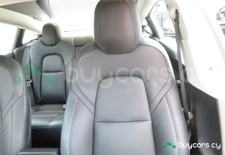 Tesla Model 3 Черный