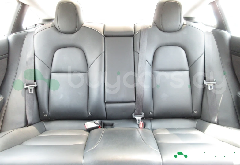 Tesla Model 3 Черный