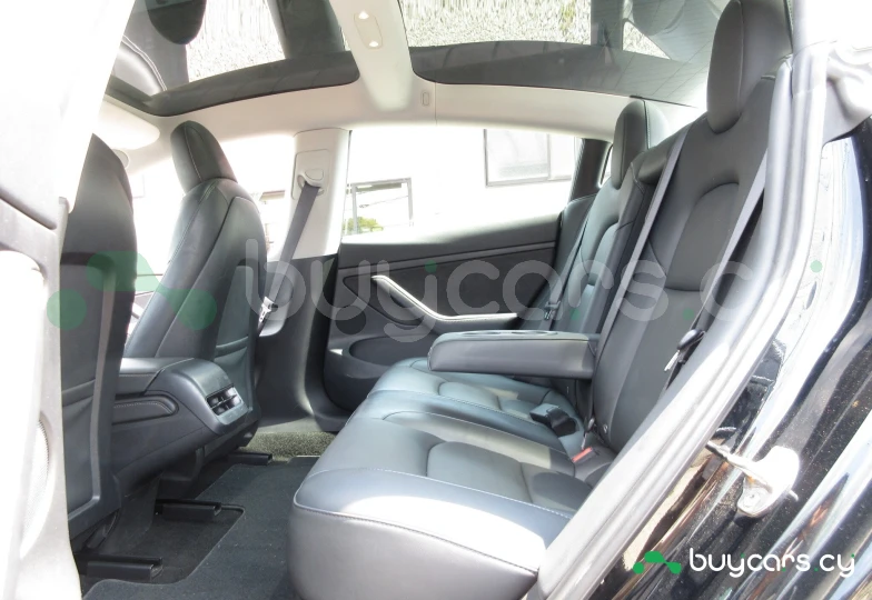 Tesla Model 3 Черный