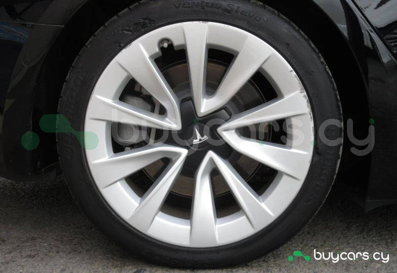 Tesla Model 3 Черный