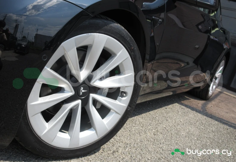 Tesla Model 3 Черный