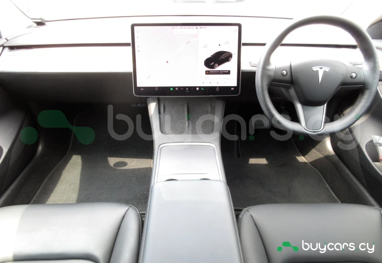 Tesla Model 3 Черный