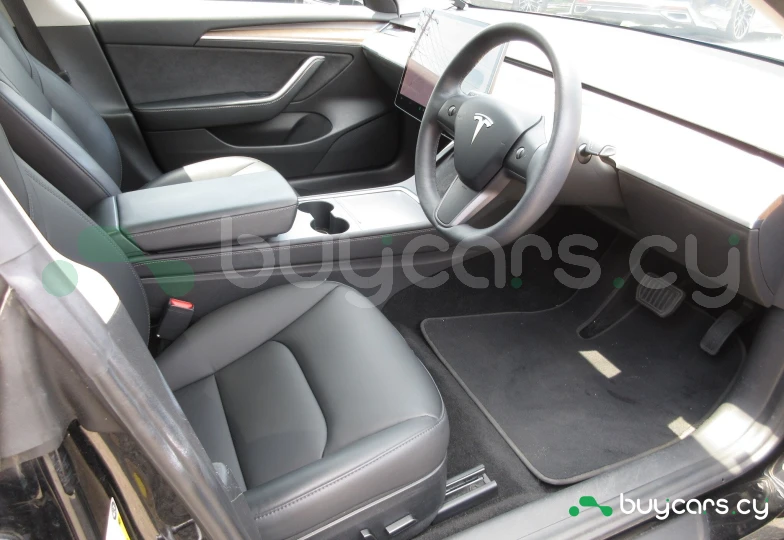 Tesla Model 3 Черный