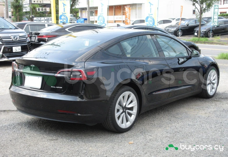 Tesla Model 3 Черный