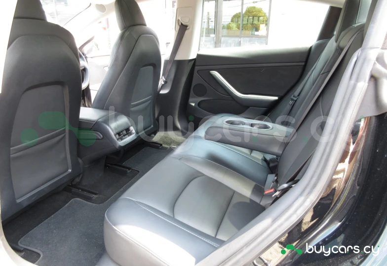 Tesla Model 3 Черный