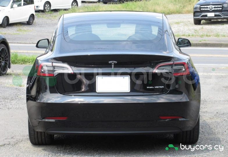 Tesla Model 3 Черный