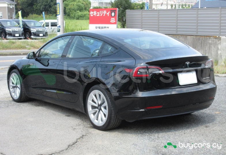 Tesla Model 3 Черный