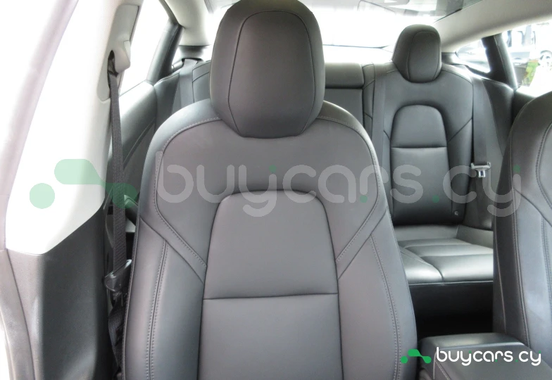 Tesla Model 3 Черный