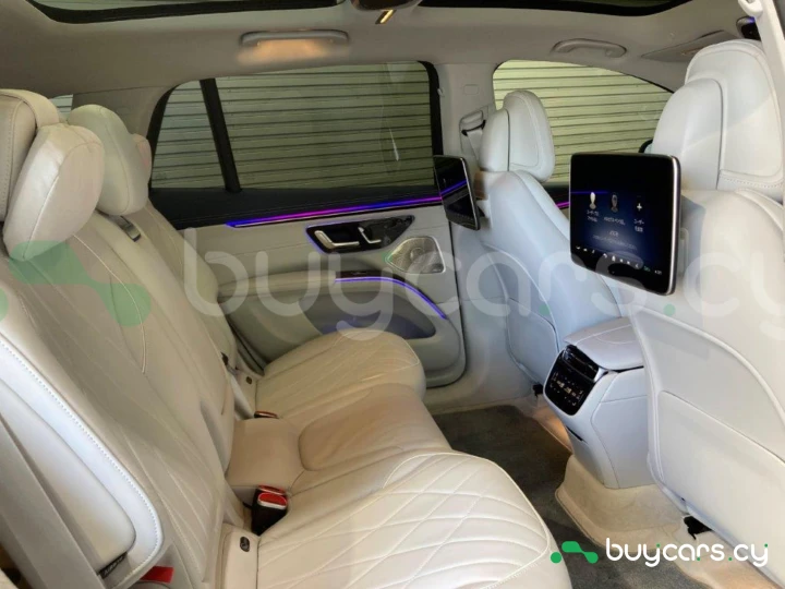 Mercedes EQS SUV Белый