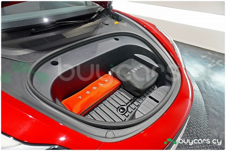 Tesla Model 3 Red