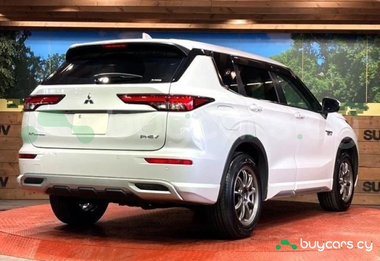 Mitsubishi Outlander White