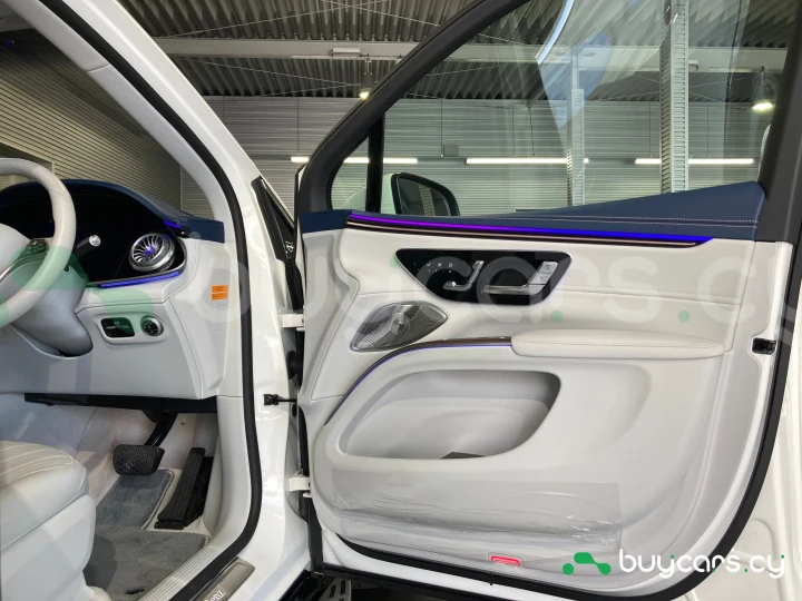 Mercedes EQS SUV Белый