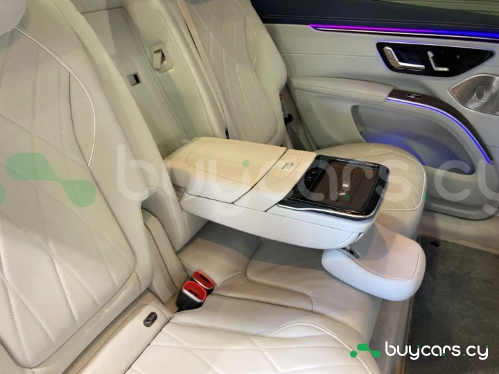 Mercedes EQS SUV Белый