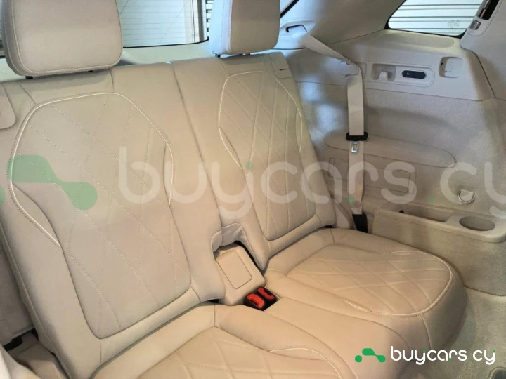 Mercedes EQS SUV Белый