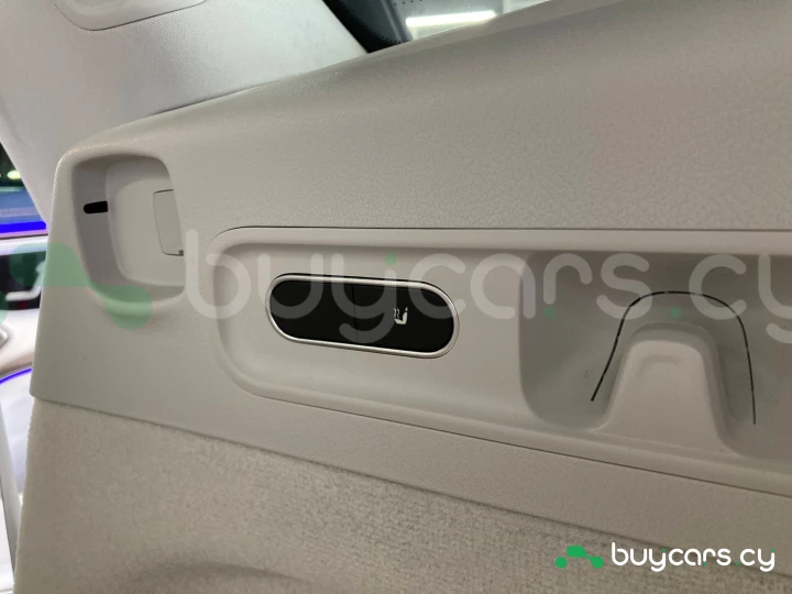 Mercedes EQS SUV Белый