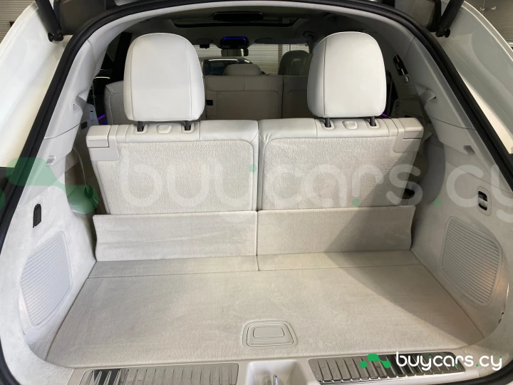 Mercedes EQS SUV Белый