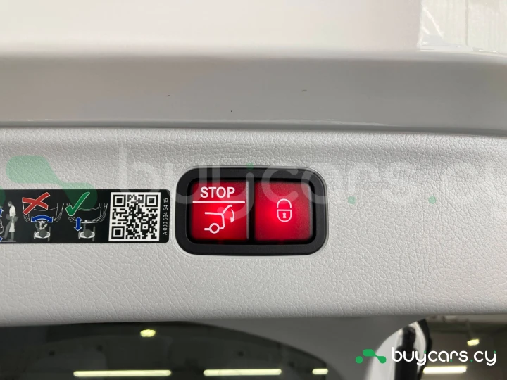 Mercedes EQS SUV Белый