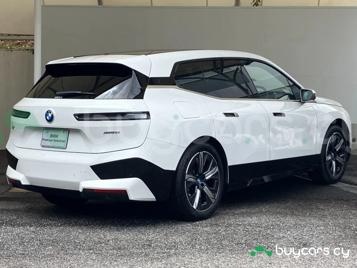 BMW iX White