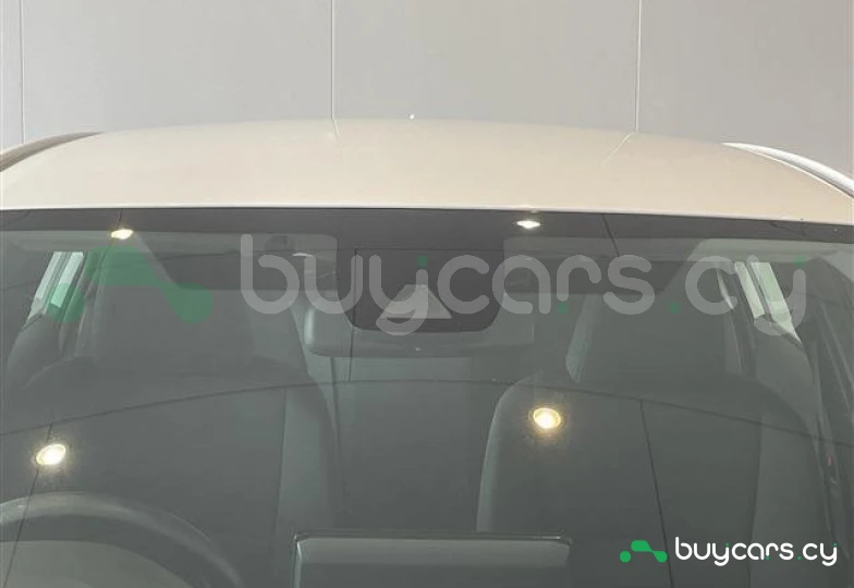 Toyota Corolla Белый