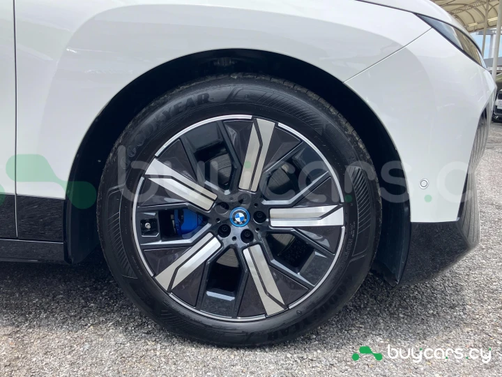 BMW iX White