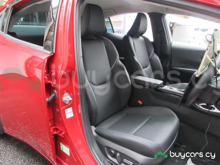 Toyota Prius Красный