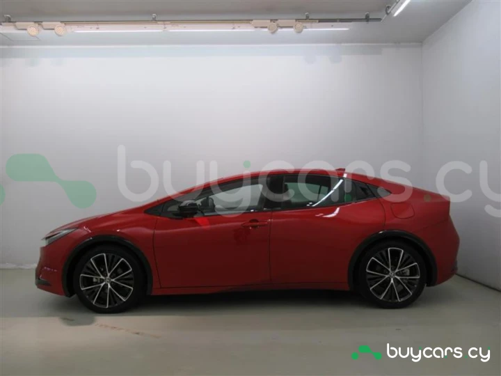 Toyota Prius Красный