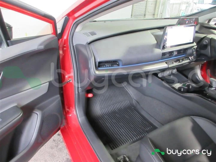 Toyota Prius Красный