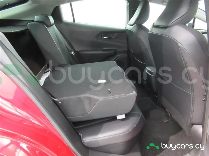 Toyota Prius Красный