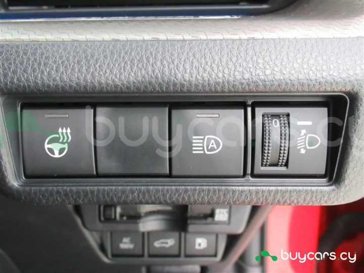 Toyota Prius Красный