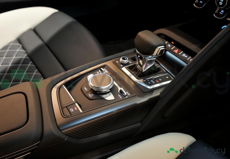 Audi R8 Белый