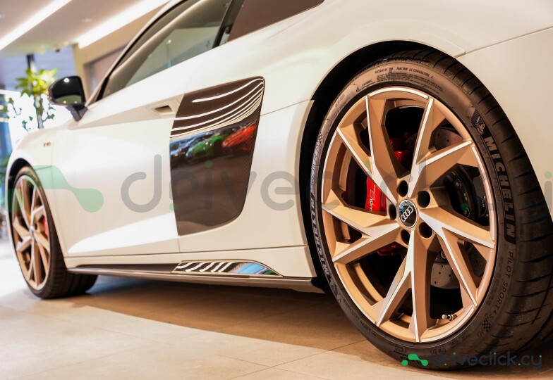 Audi R8 Белый
