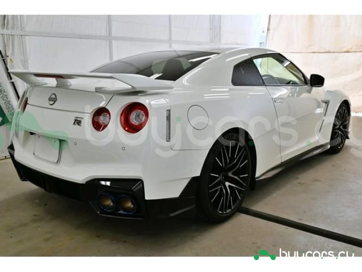 Nissan GT-R White