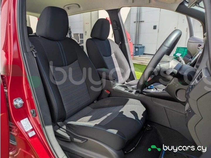 Nissan Leaf Red