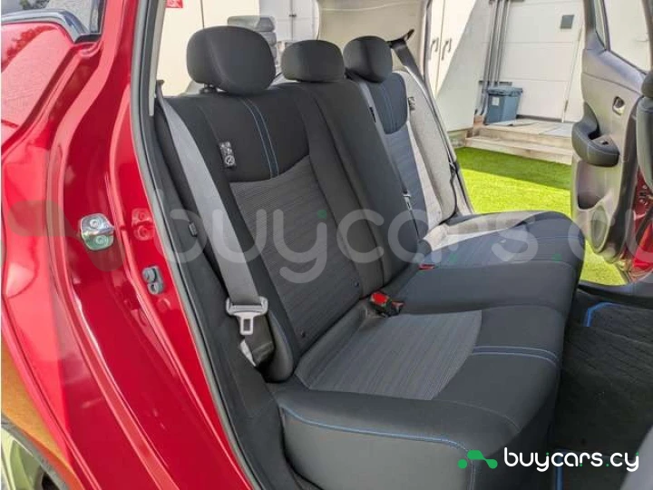 Nissan Leaf Red