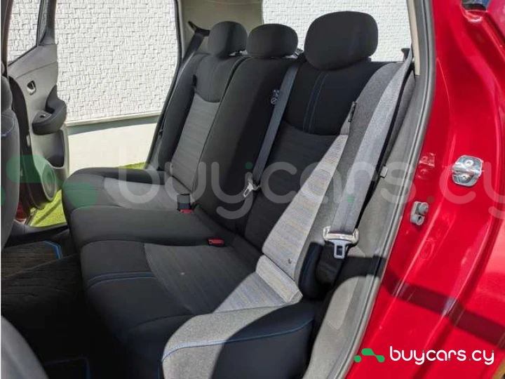 Nissan Leaf Red