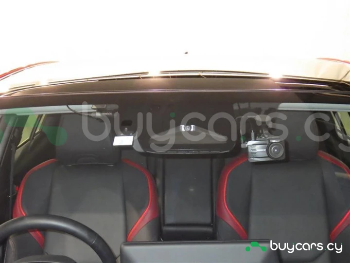 Toyota Prius Красный