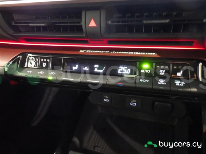 Toyota Prius Красный