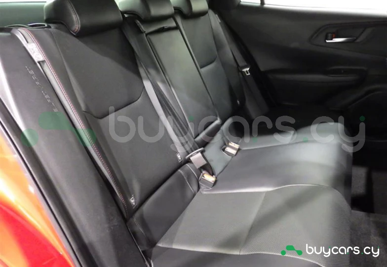 Toyota Prius Красный