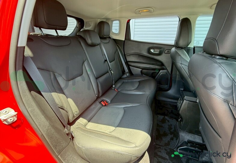 Jeep Compass Красный