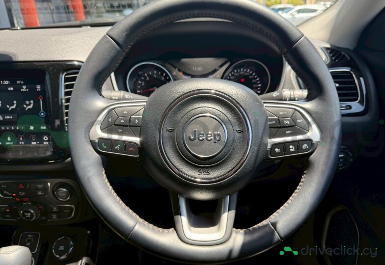 Jeep Compass Красный