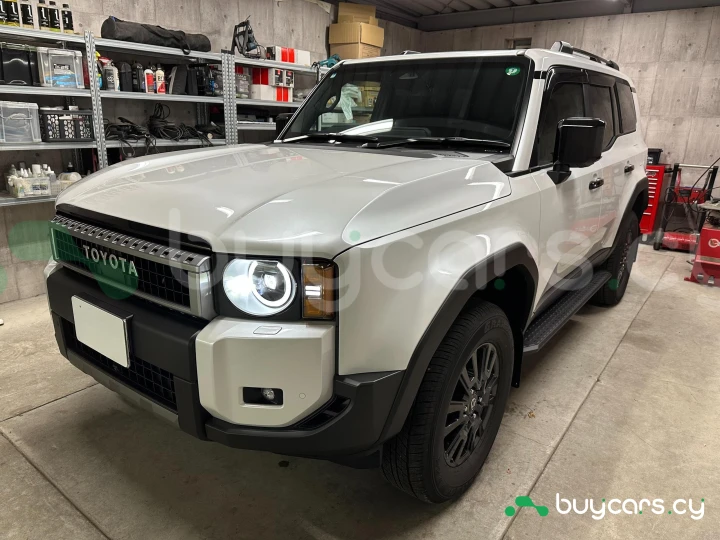 Toyota Land Cruiser 250 White