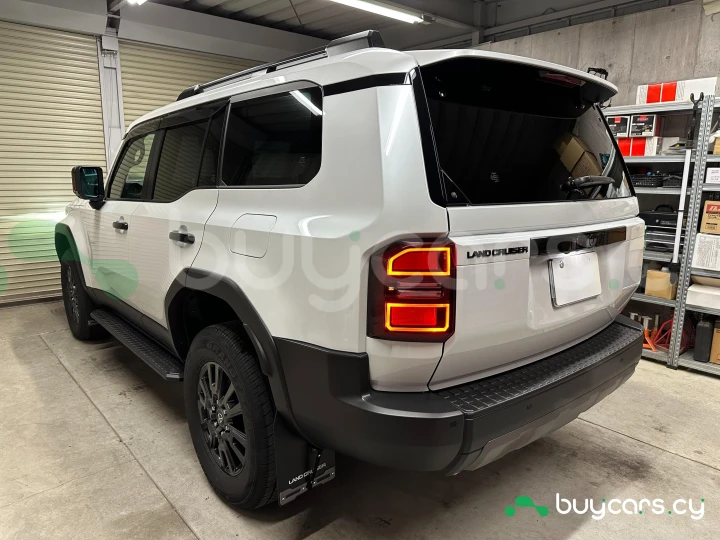 Toyota Land Cruiser 250 White
