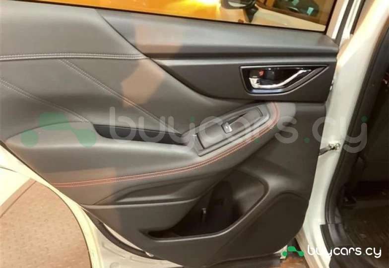 Subaru Forester Белый