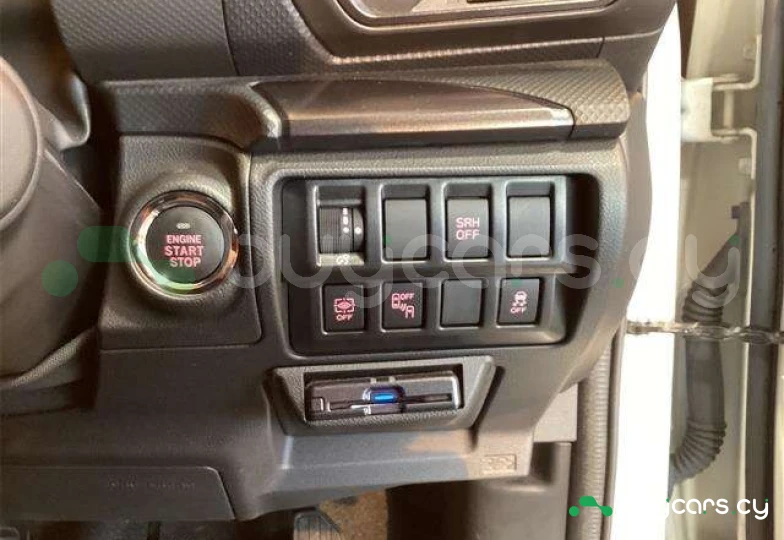 Subaru Forester Белый