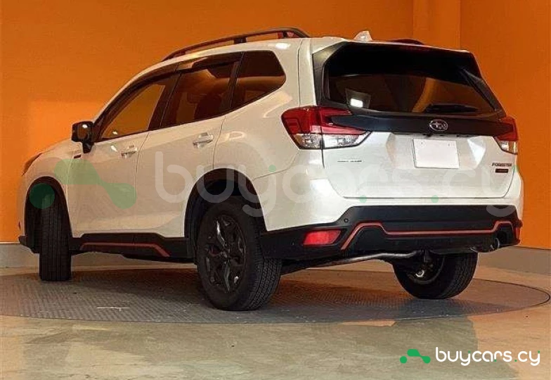 Subaru Forester Белый