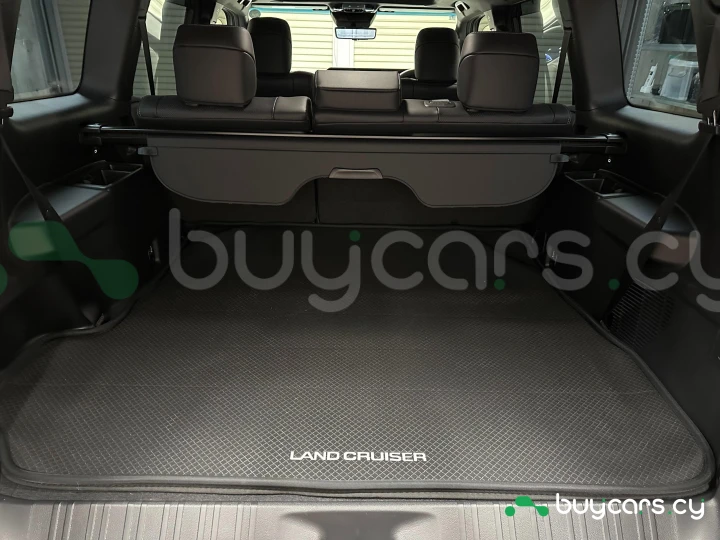 Toyota Land Cruiser 250 White