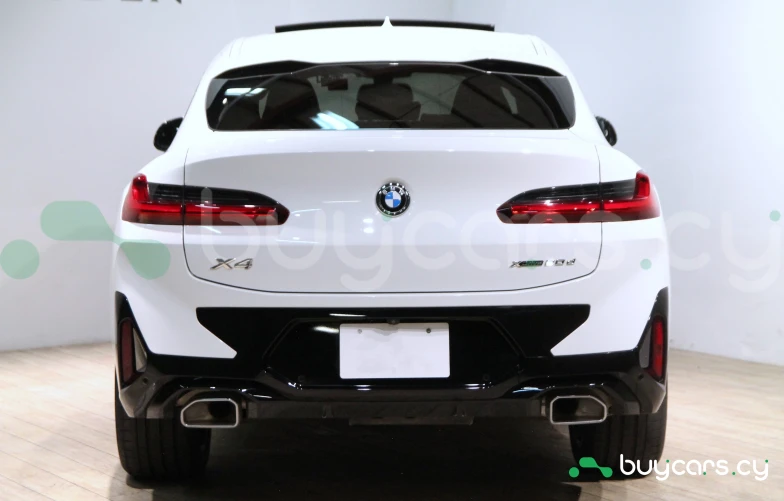 BMW X4 White