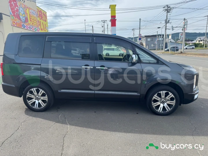 Mitsubishi Delica d:5 Grey