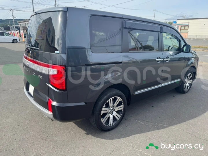 Mitsubishi Delica d:5 Grey