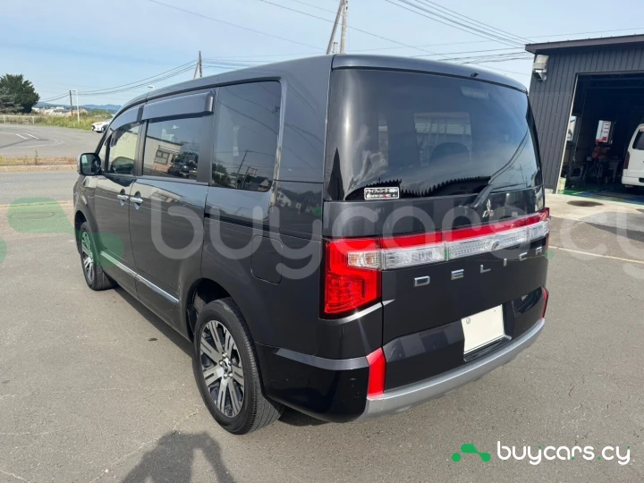 Mitsubishi Delica d:5 Grey
